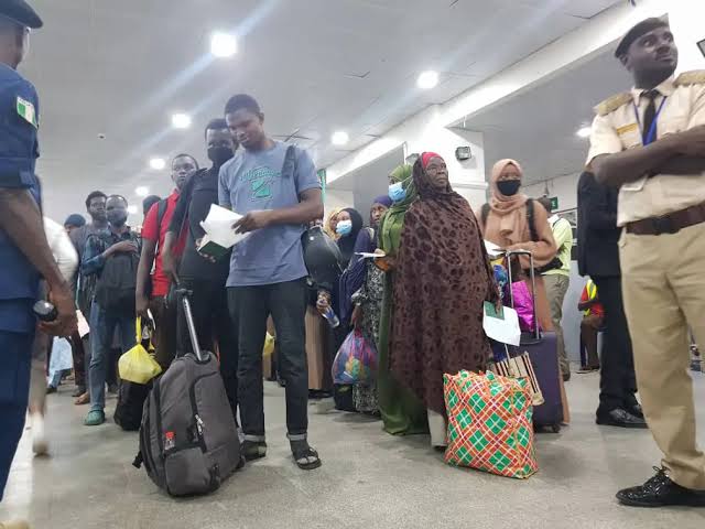 First Batch Of Rescued Nigerians From Sudan Arrive Abuja On Board Air Peace